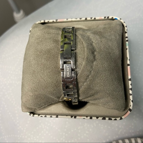 DKNY 90’s Style Women’s Watch - Picture 6 of 7